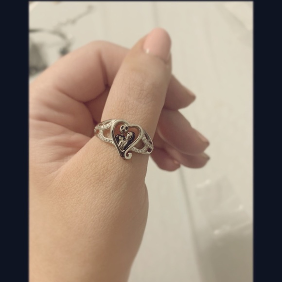 18k Diamond Nightmare Before Christmas Heart Ring - Picture 9 of 11